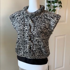 Hand knit EvanPicone wool vestsweater. Black/ivory